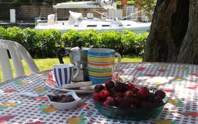 Villetta su canale navigabile