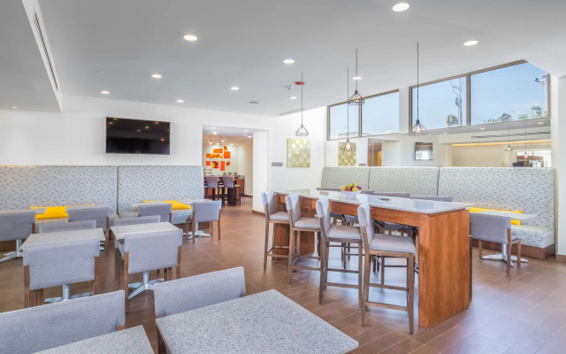 Hampton Inn & Suites by Hilton Los Cabos