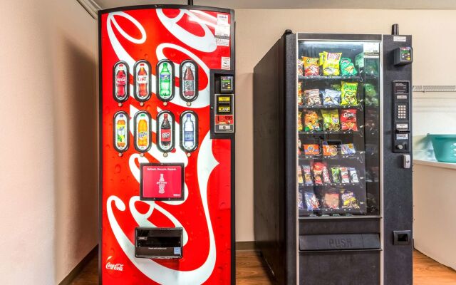 HomeTowne Studios by Red Roof Lake Charles - Sulphur