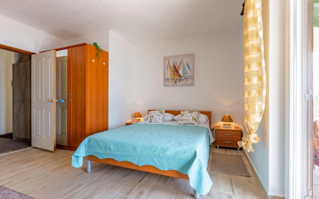 Mare-More studio w balcony and beach front and view