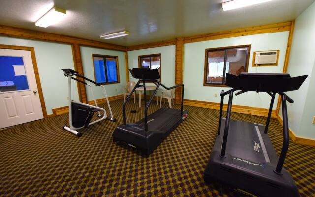 Mackinaw Beach & Bay Inn & Suites