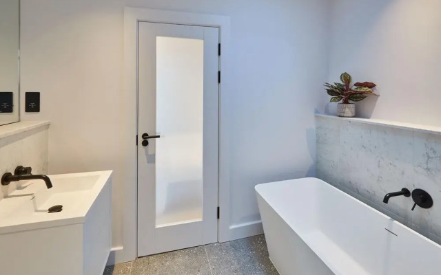 Host Stay Taylor Street