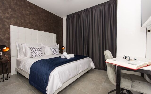 Luxury Apartments Royal M with Pool