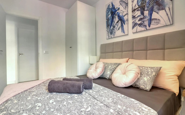 Cozy 3-bedrooms flat, main square and beachfront