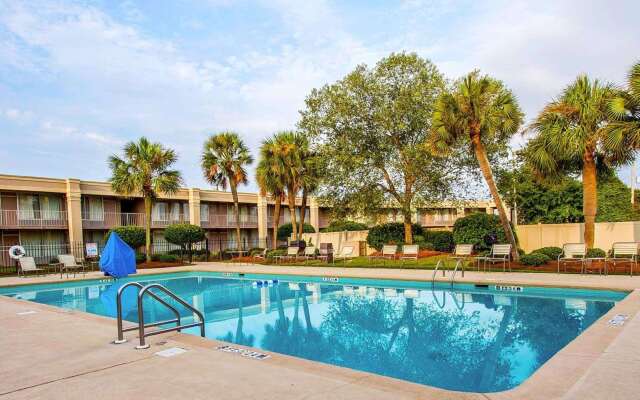 Clarion Inn & Suites Dothan South