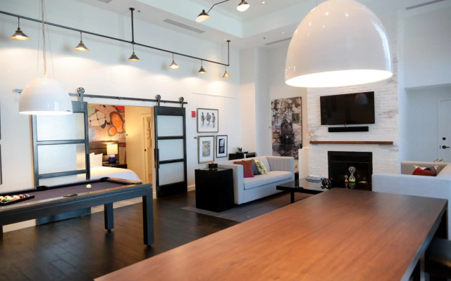 Hotel Commonwealth