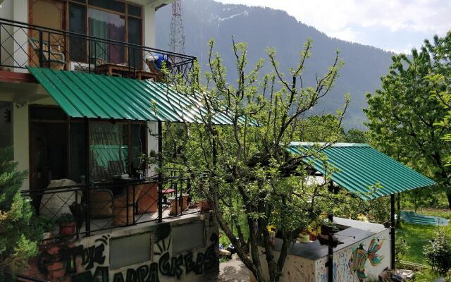 Madpackers Manali - Hostel