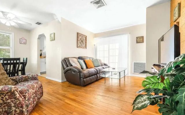 Charming Seminole Heights Getaway