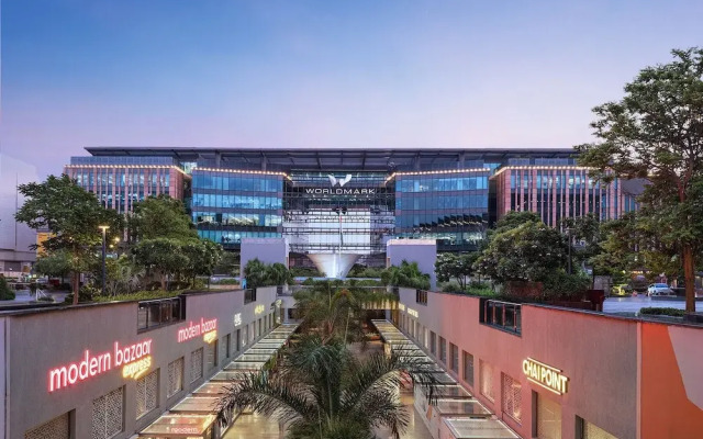 Hotel Woodland Suites Near Delhi Airport