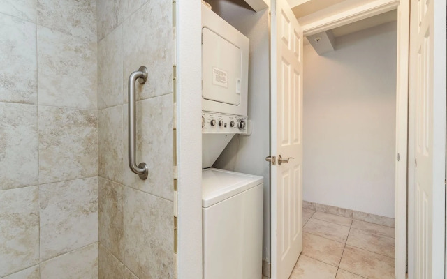 Royal Kahana 702 Studio Bedroom Condo by RedAwning