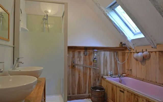 Cozy Mansion in Brandonnet With Swimming Pool