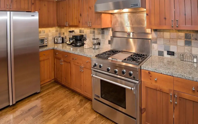 Lavish 3br 3.5ba Bachelor Gulch  Steps To Lifts 3 Bedroom Condo by RedAwning