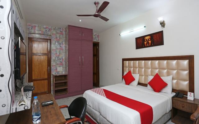 OYO 14445 Cyber Inn