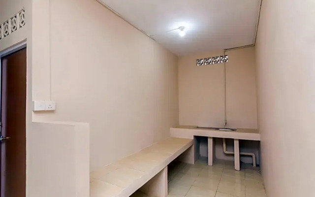 OYO Life 2579 Kost Anggun 2