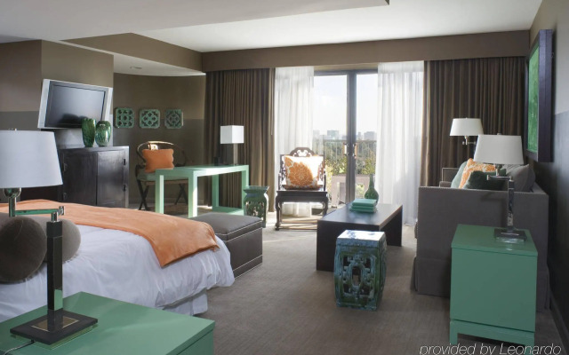 Luxe Sunset Boulevard Hotel