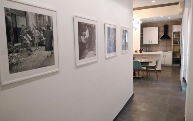 Delia Rooms & Gallery