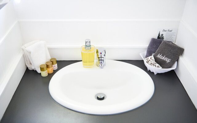 Cobblestone Court Motel – Wenzel Motels