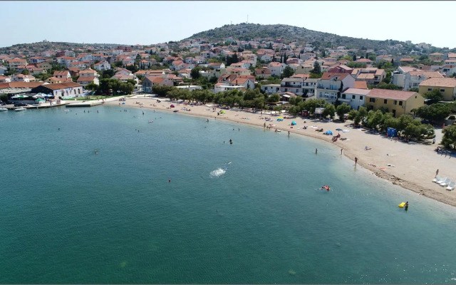 Beach apartment VAMI with sea view