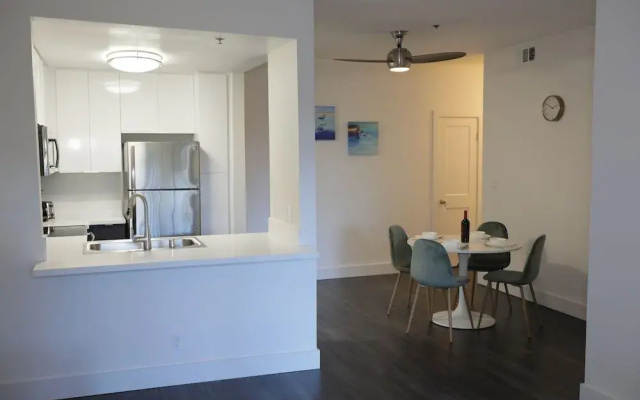 Hollywood Bright Suites