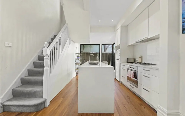 Light Filled Charming Townhouse