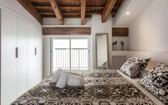 Center-2Br, 2Ba-Attic-Terrace,View, Wi-Fi, A/C