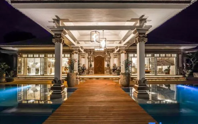 Villa Symphony White by BaliSuperHost