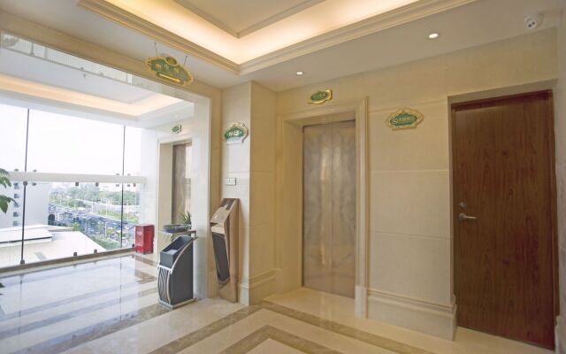 Vienna Hotel Shenzhen (FuYong metro station branch)