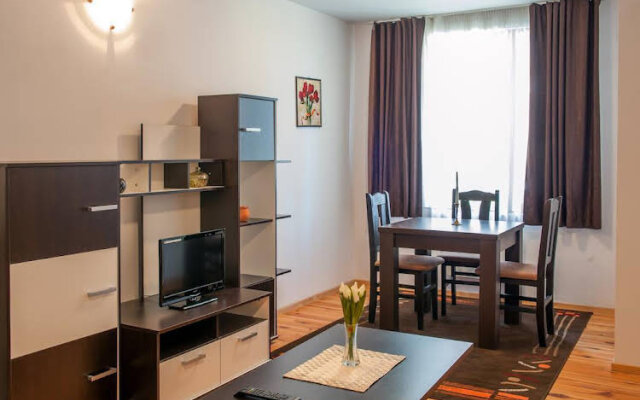 Apartments And Rooms Hadzhiata