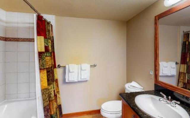 Eagle Springs East 201: Horsetail Suite