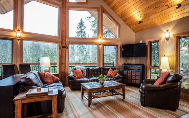 Begbie Snug by Revelstoke Vacations