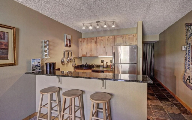 Amazing Ski in-out Condo With Mountain Views - FP114 by RedAwning