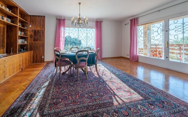 HomeHolidaysRentals Fragance Apartment
