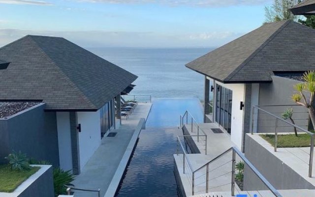 Oceanfront Suluban Cliff Bali Villa