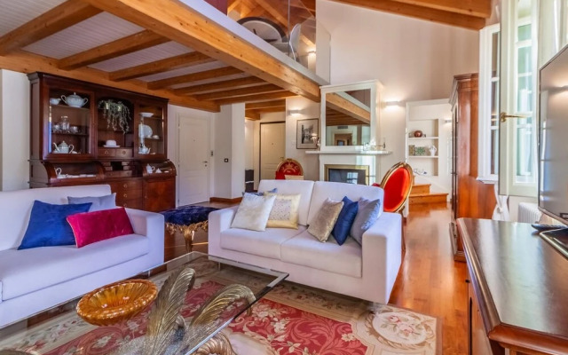 Easy Welcome Aglaia Luxury Lake View Apartment