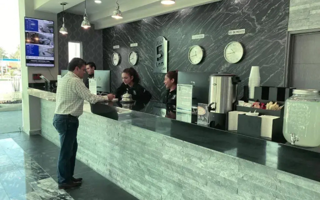Hotel 5 Inn Plus