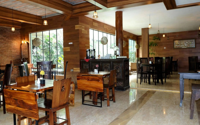 Helios Hotel