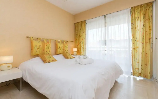 Palais Royal YourHostHelper