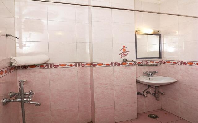 OYO 13235 The Golden Door