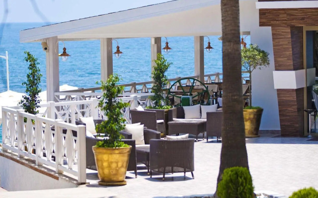Adin Beach Hotel
