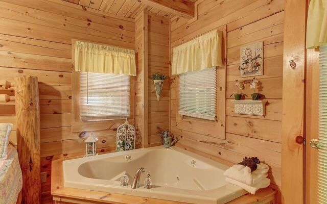 Autumn Breeze 1 Bedroom 1 Bathroom Cabin