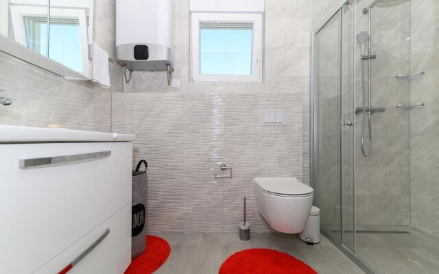 Beautiful Apartment in Seget Donji With Wifi and 2 Bedrooms
