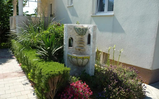 Kuća Moni