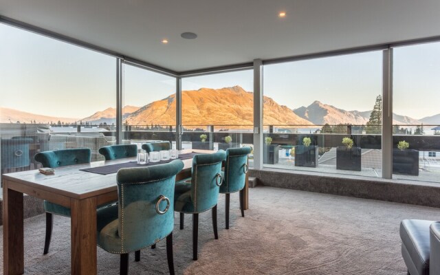 Penthouse on Hallenstein by Touch of Spice