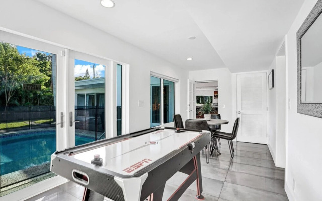 Gorgeous 5BR Home with Heated Pool