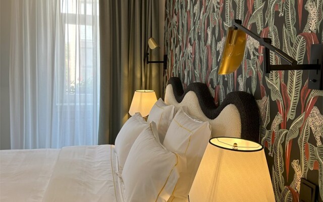 Mr.Just's Hotel