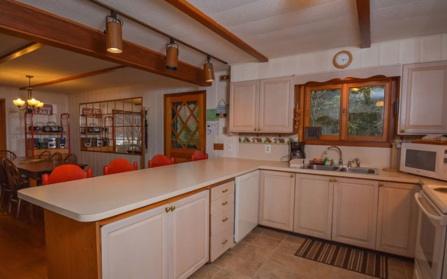 Our Golden Retreat 5 Bedroom House