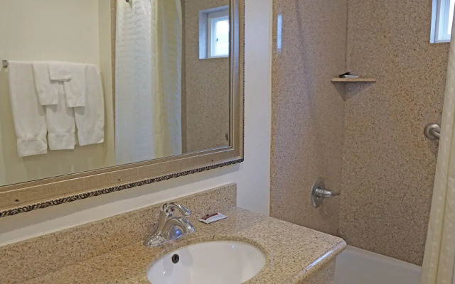 Redondo Inn and Suites