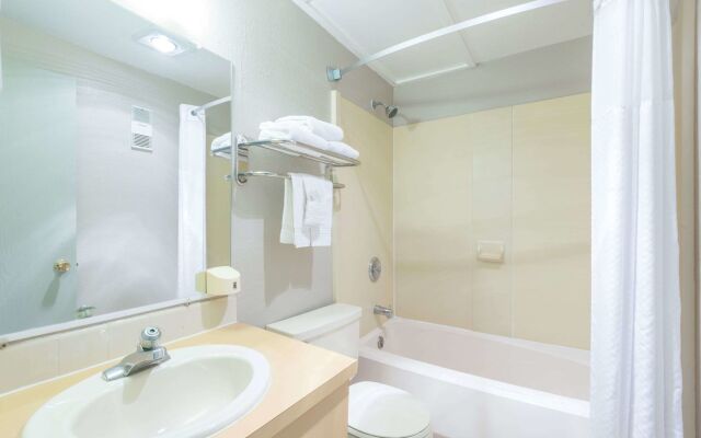 Super 8 By Wyndham Sheridan