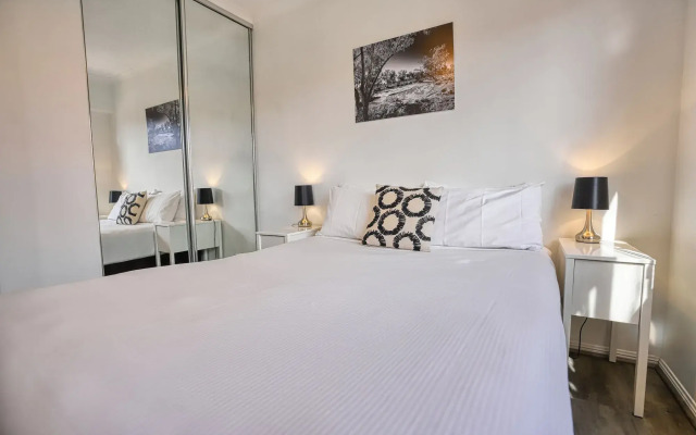 Central Brunswick Apartment Hotel