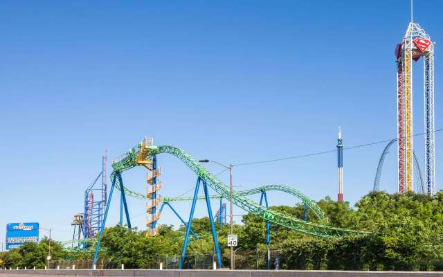 Baymont by Wyndham Arlington At Six Flags Dr